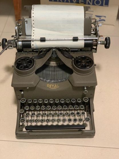 מכונת כתיבה ROYAL