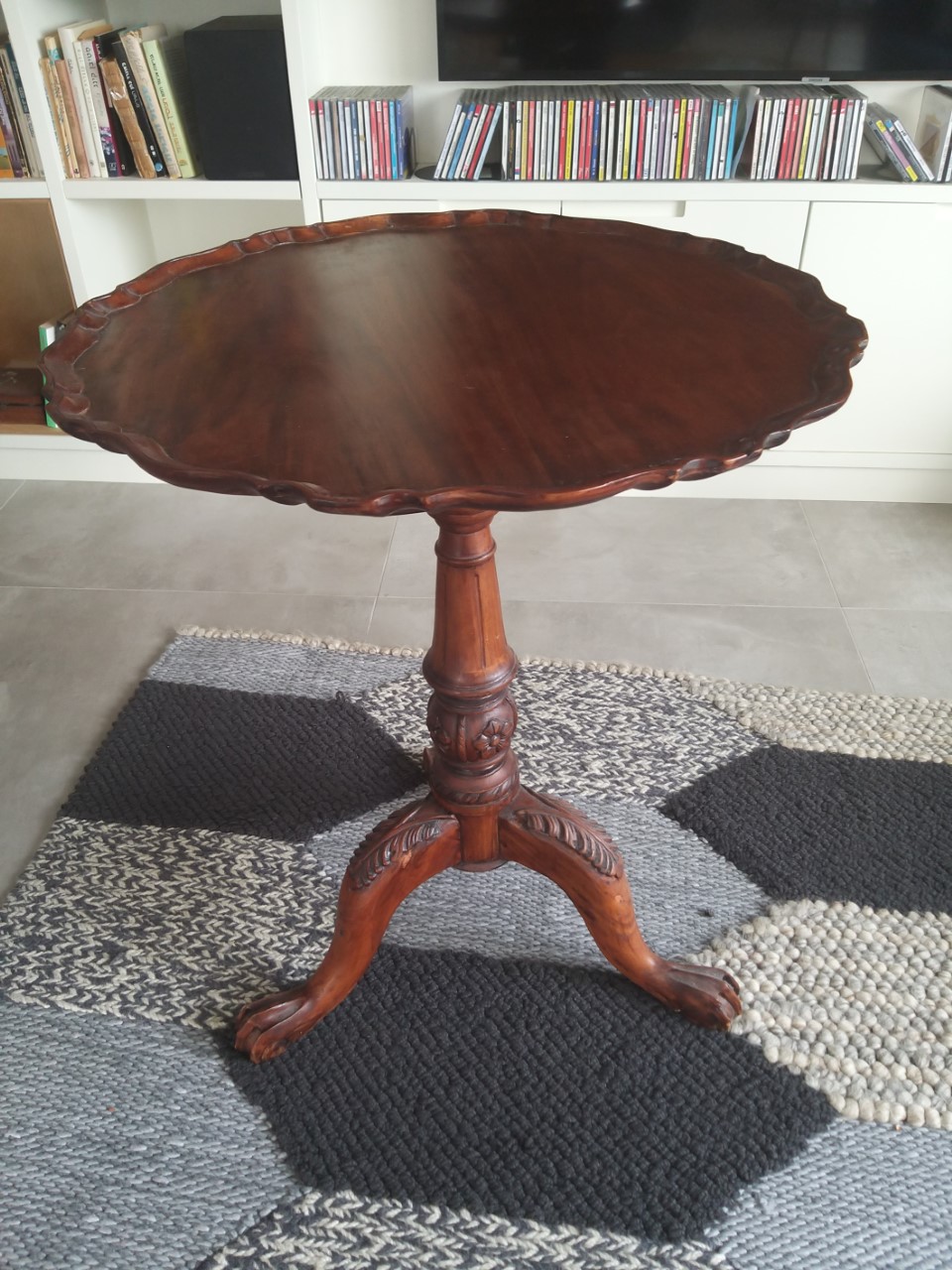 שולחן עתיק שולחן עתיק