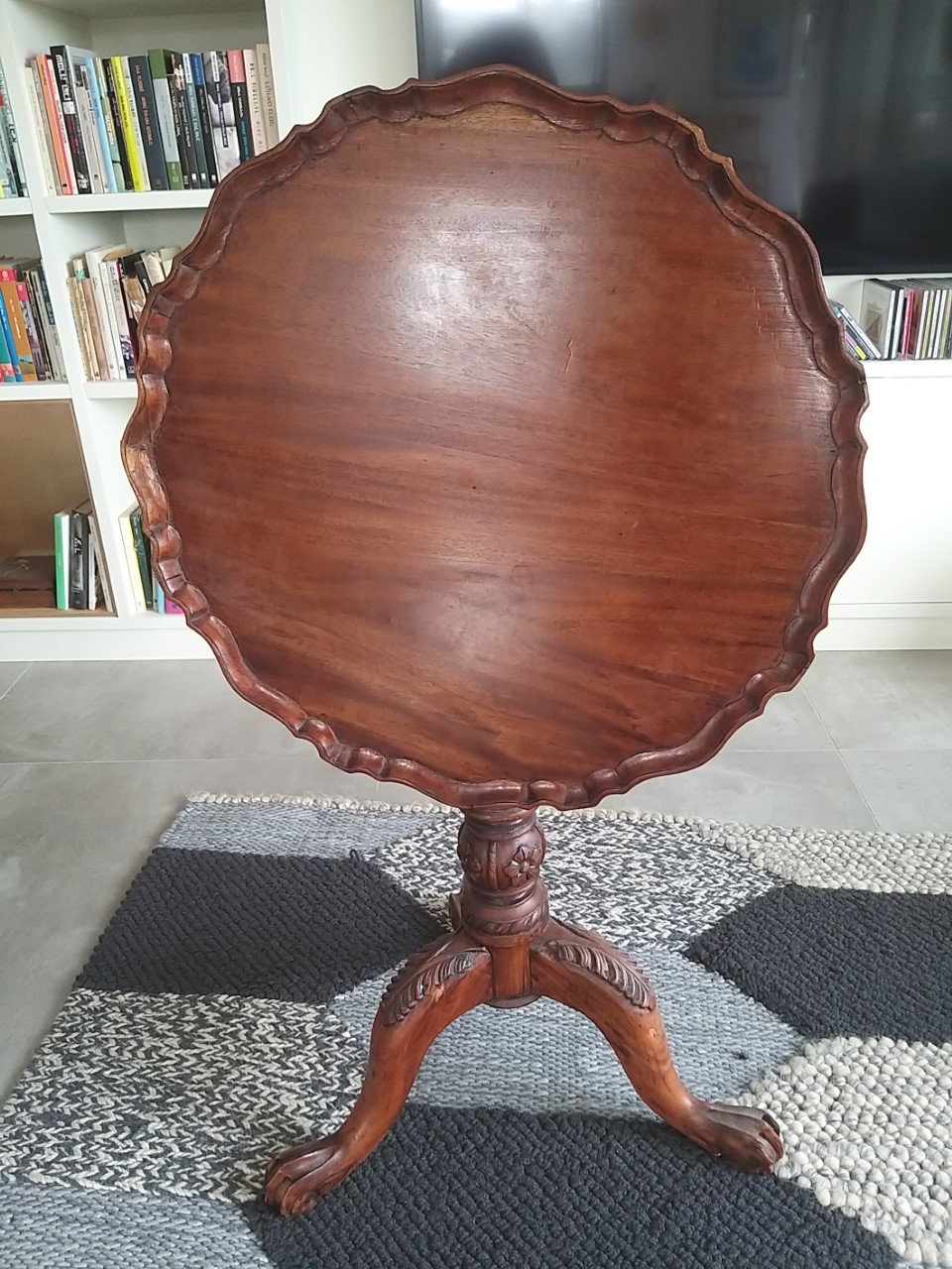 שולחן עתיק שולחן עתיק