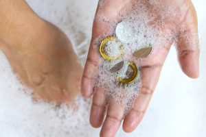 איך לנקות מטבעות
