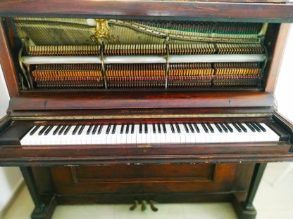 פסנתר בן 130 משופץ ומנגן