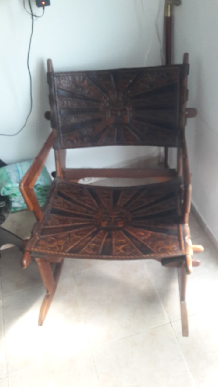 כורסא מעור מיוחדת מחוץ לארץ כורסא מעור מיוחדת מחוץ לארץ