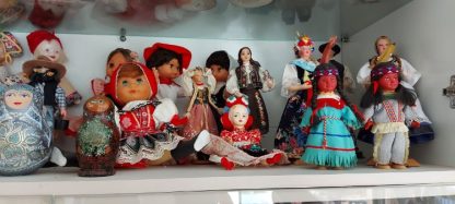 אוסף בובות מכל העולם