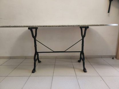 שולחן שיש ורגלי עופרת